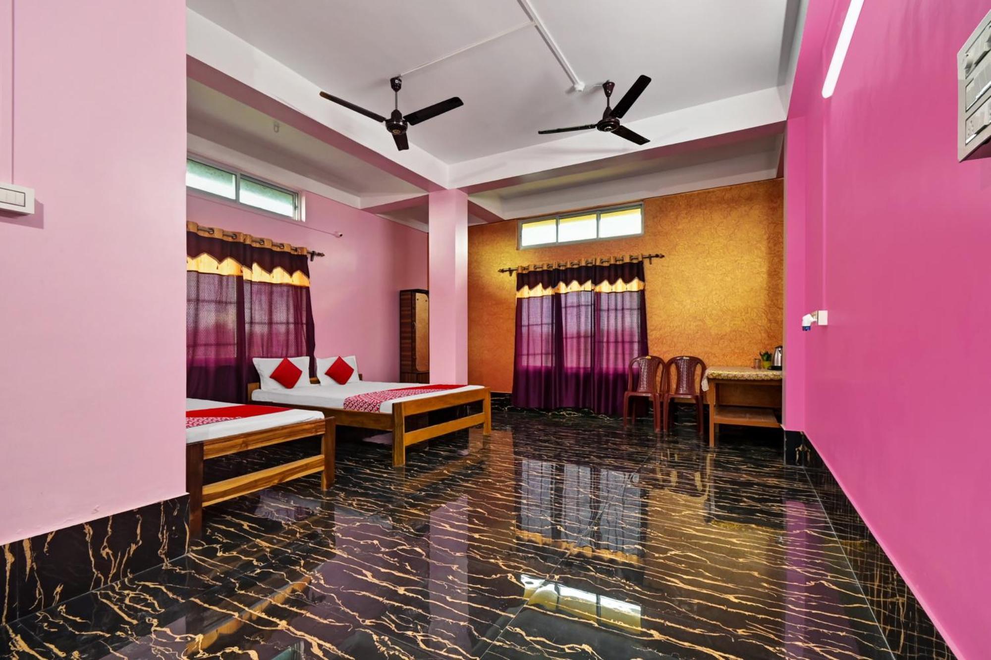 Oyo Flagship The Brahmaputra Homestay Guwahati Esterno foto