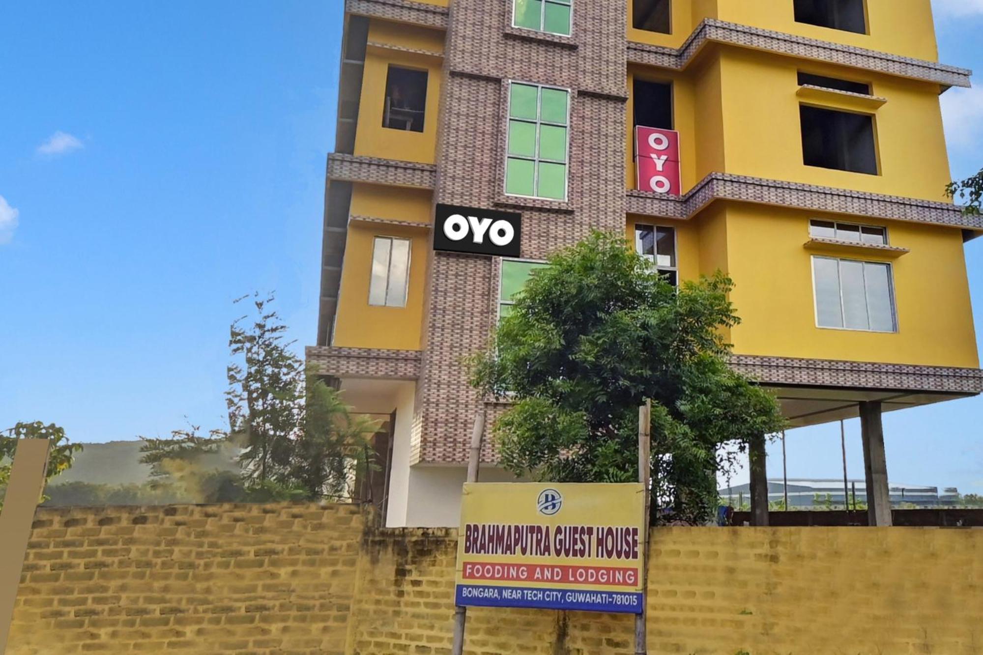 Oyo Flagship The Brahmaputra Homestay Guwahati Esterno foto