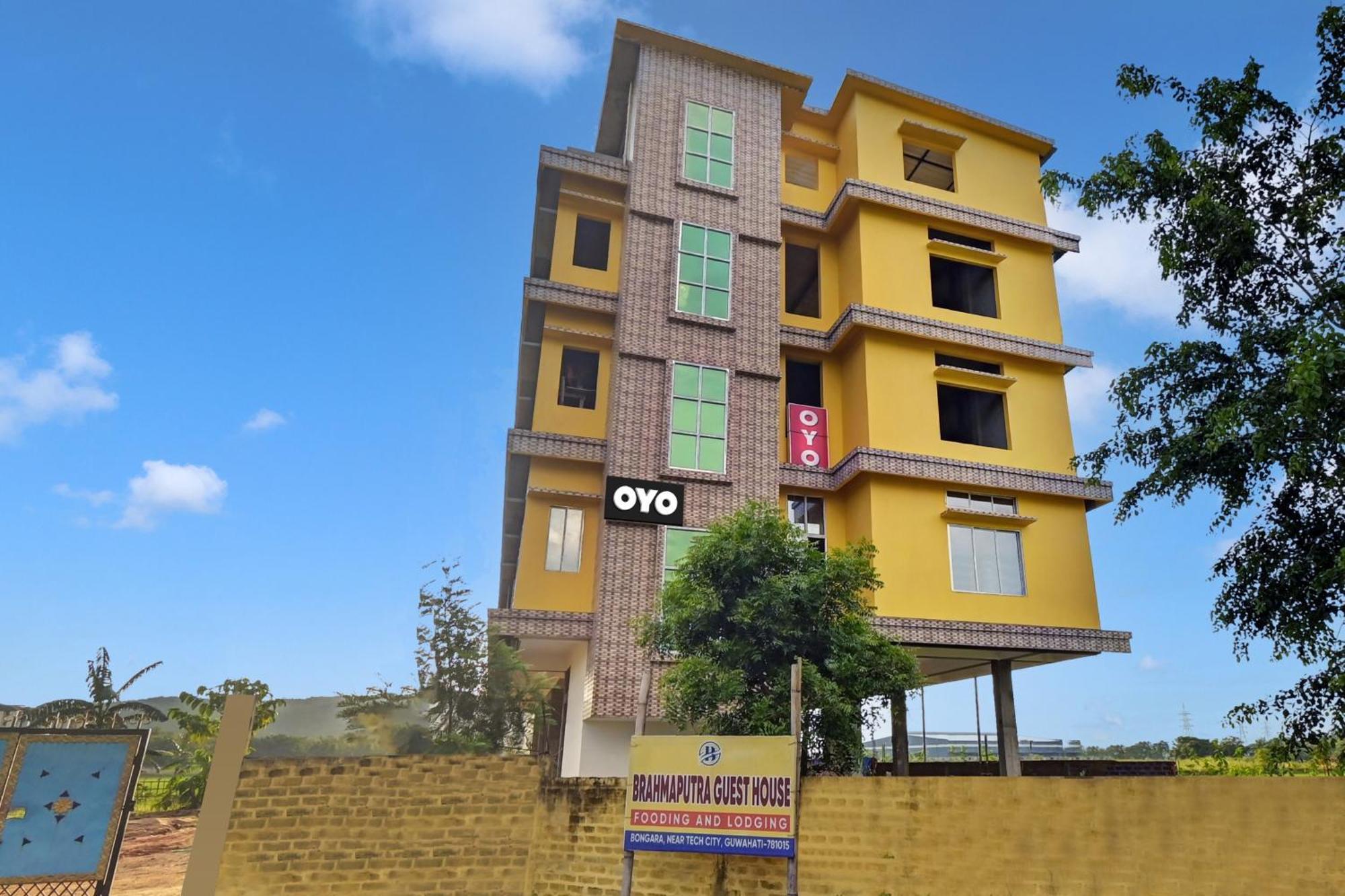 Oyo Flagship The Brahmaputra Homestay Guwahati Esterno foto