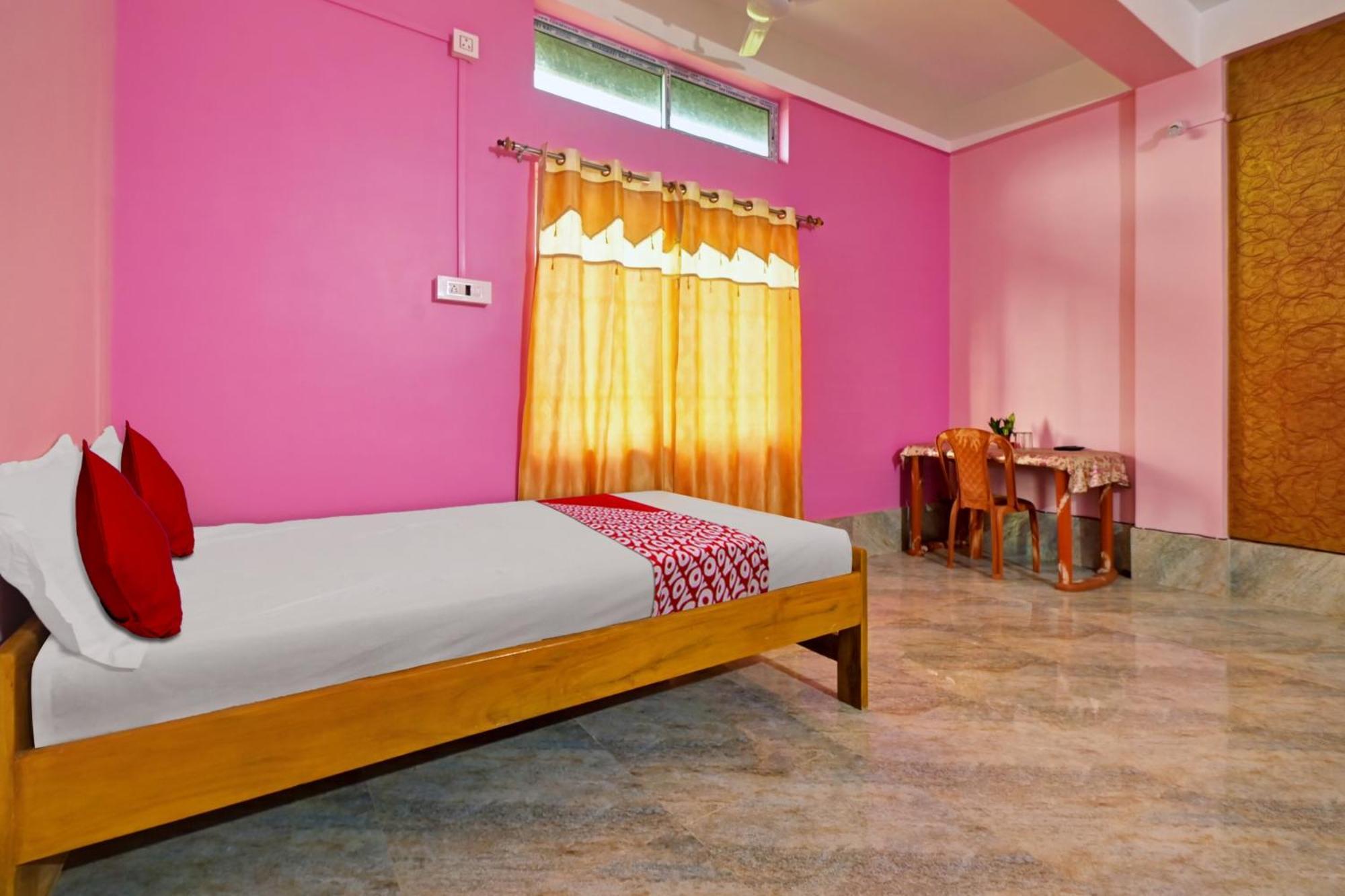 Oyo Flagship The Brahmaputra Homestay Guwahati Esterno foto