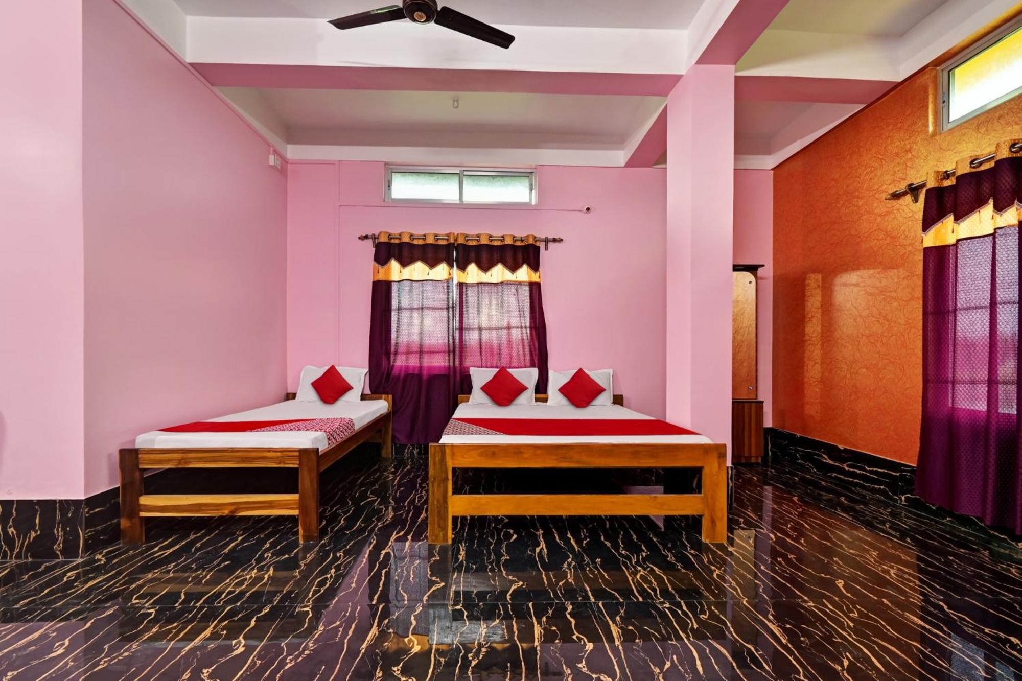 Oyo Flagship The Brahmaputra Homestay Guwahati Esterno foto